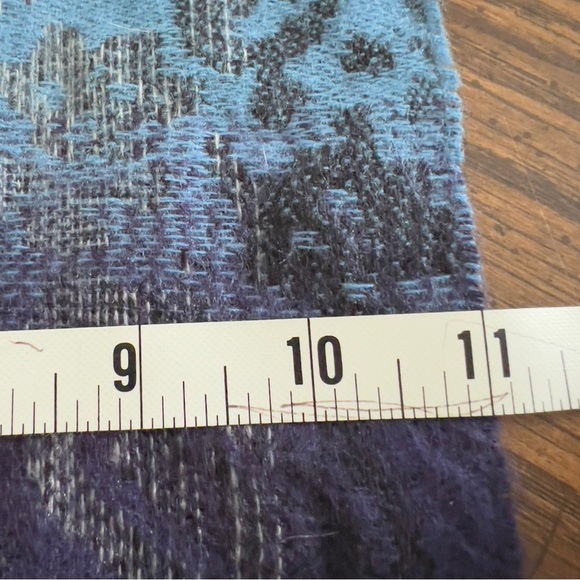 Acrylic scarf New with Tag - Picture 4 of 4